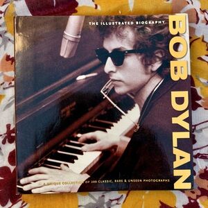 Bob Dylan The Illustrated Biography Book of Pictures 2011 by Chris Rushby 🎸🎶🎤🎹🪇